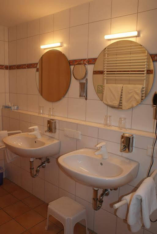 Autenrieder Brauereigasthof Ichenhausen Esterno foto